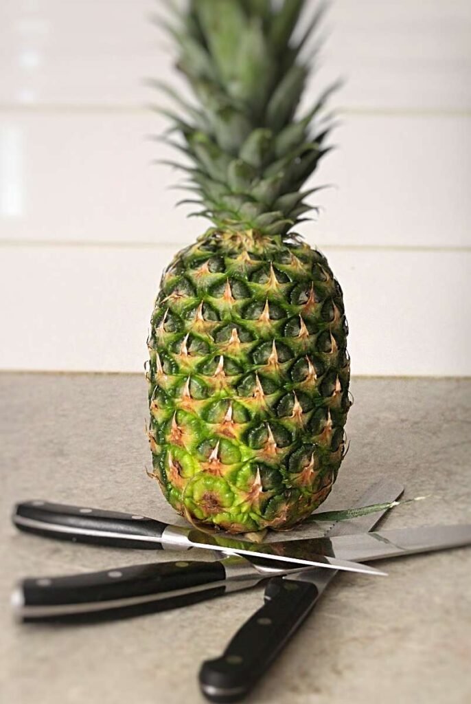 A pineapple an 3 knife kind of knife